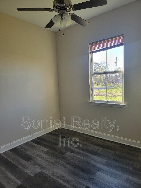 Building Photo - 1439 Shirley Dr
