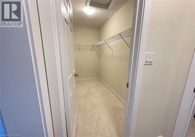 Building Photo - 12 Basswood Cres