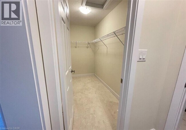 Photo du bâtiment - 12 Basswood Cres