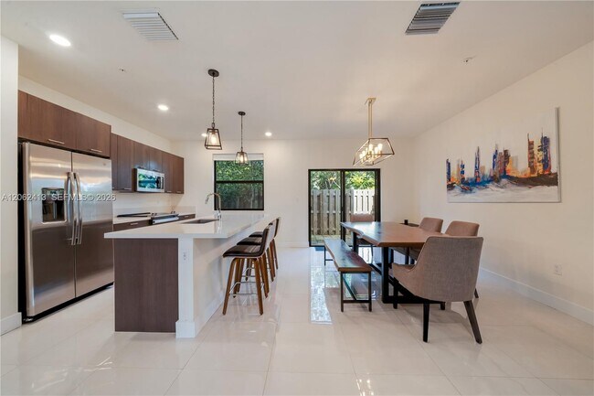 Foto del edificio - 10425 NW 82nd St