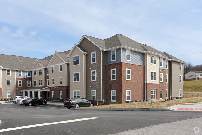 Building Photo - Maple Brook at Golden Pond West