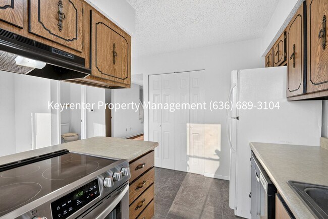 Foto del edificio - Charming 2-Bedroom Condo Available for Rent in Saint Peters!