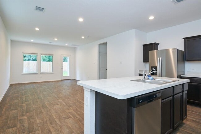Building Photo - 16877 Short Pnes Dr