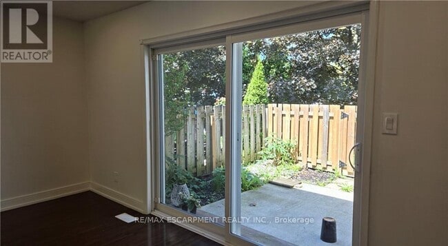 Photo du bâtiment - 77 Linwell Rd