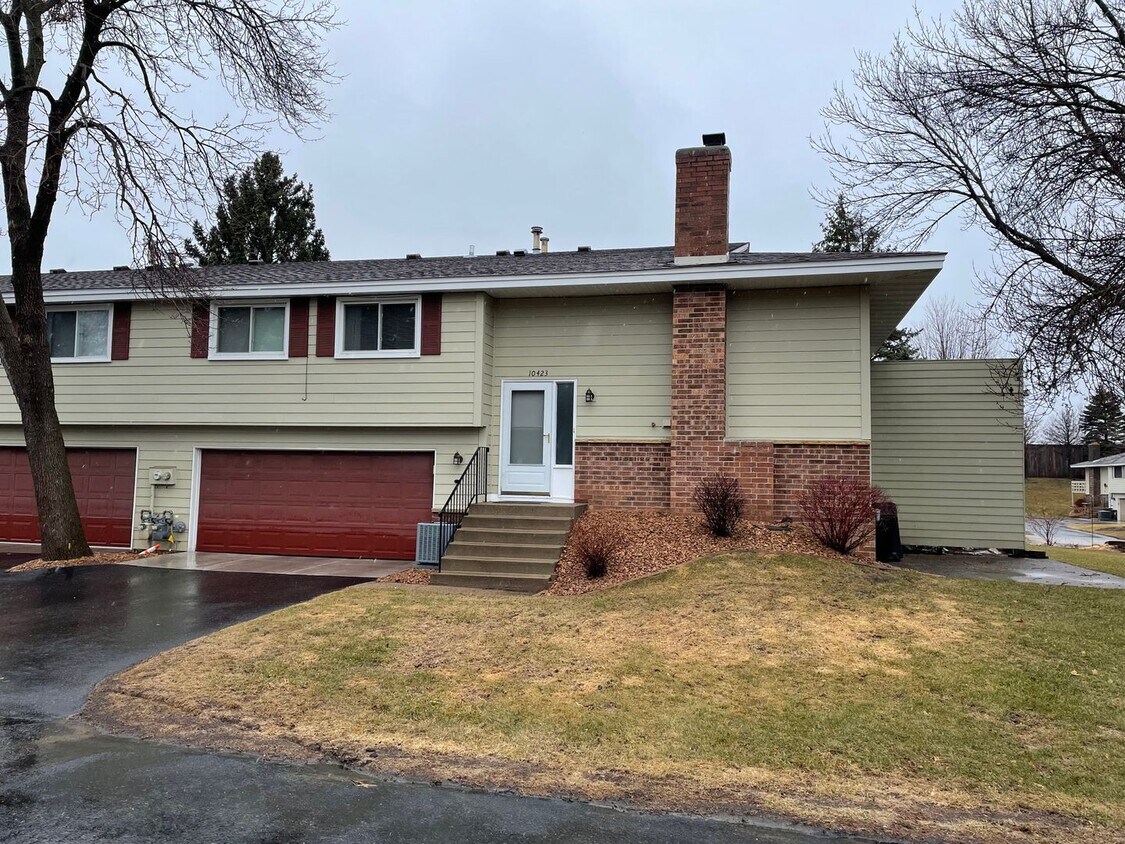 Foto principal - Beautifully updated Townhome in the West B...