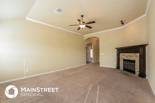 Building Photo - 608 Talon Dr