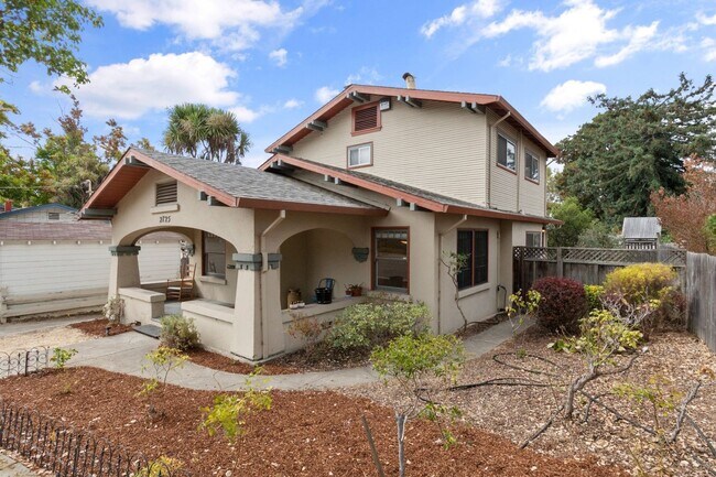 Foto del edificio - Upper Dimond/Lincoln Highlands Wonderful Craftsman Home!