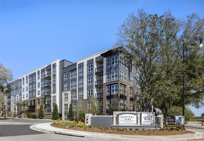 Building Photo - The Aston at Uptown