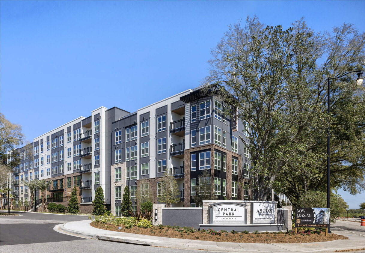Primary Photo - The Aston at Uptown