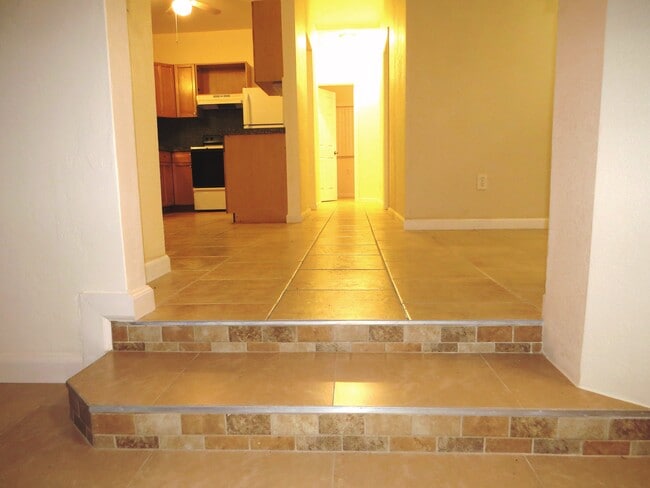 Building Photo - 15-1414 24th Ave