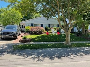 Building Photo - 6148 Rolfe Ave