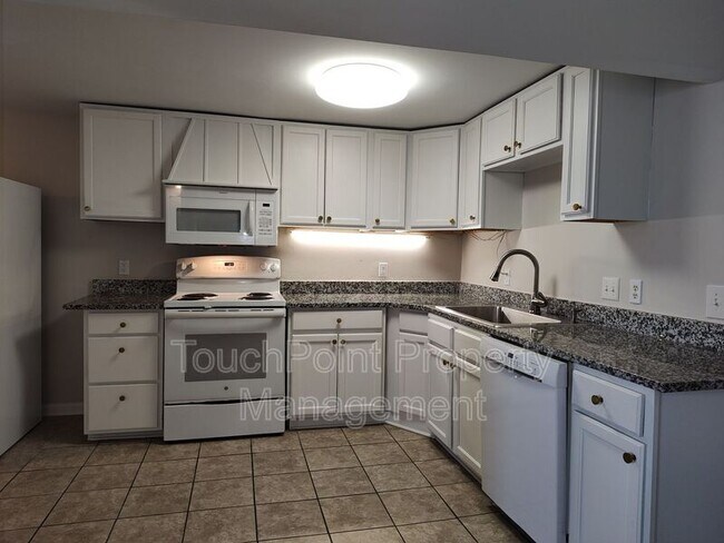 Foto del edificio - 340 Hollis Rd