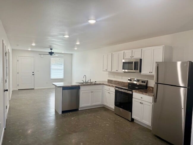 Foto del edificio - 2526 Hurricane Lake Rd