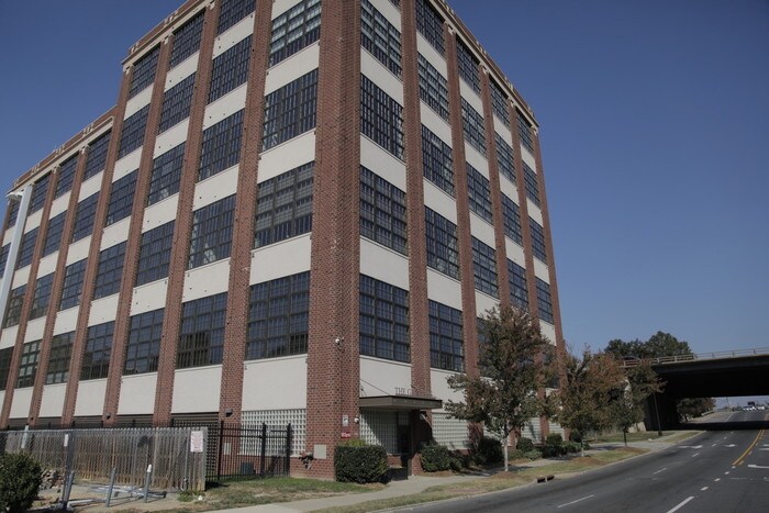 Primary Photo - 715 N Graham St