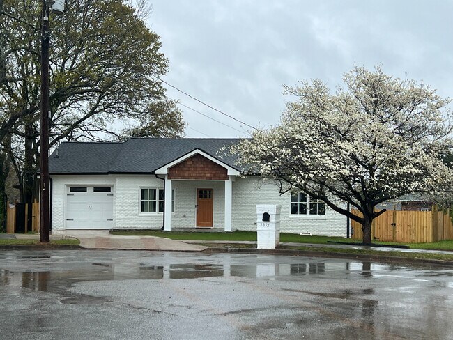 Foto del edificio - Room in House on Holland Ct