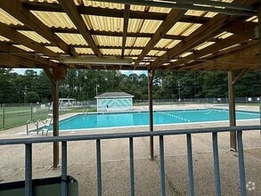Building Photo - 405 Holmes Dr