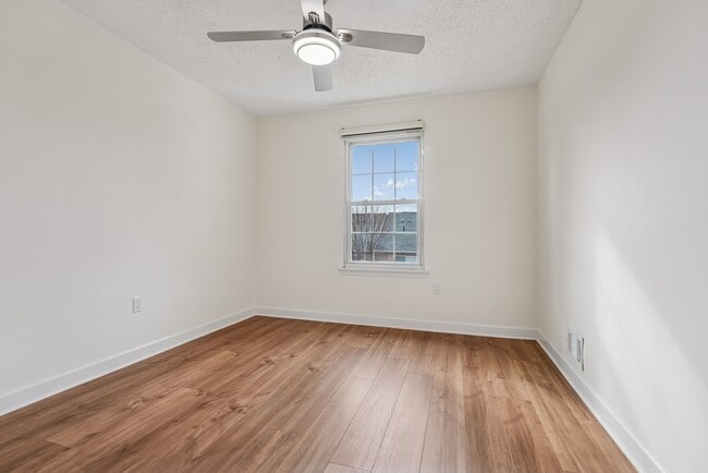 Building Photo - 495 Witney Ct