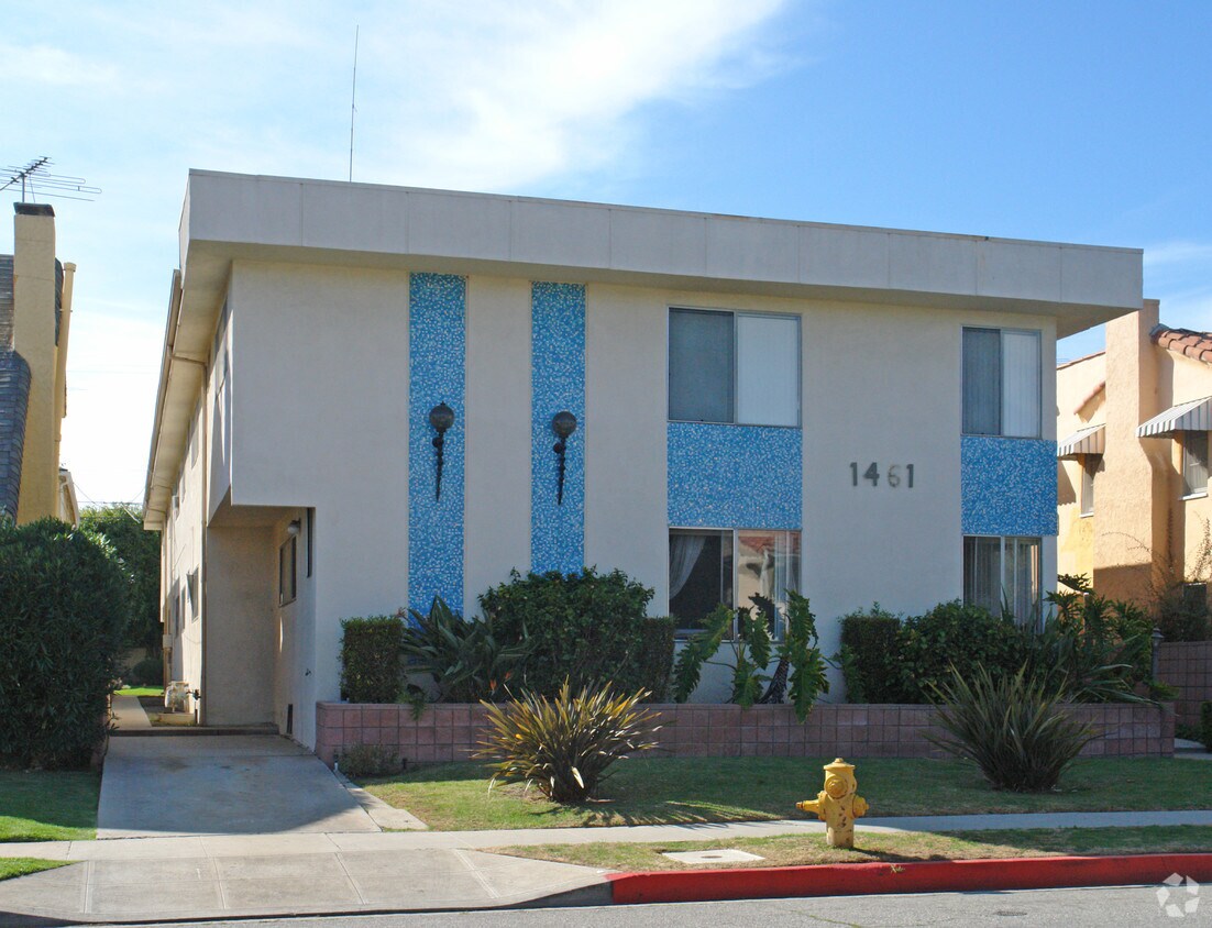 Primary Photo - 1461 S Canfield Ave