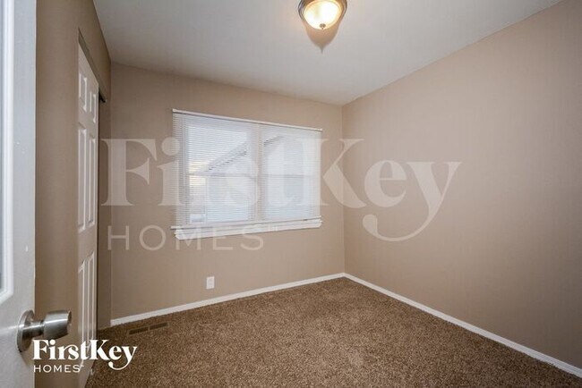 Building Photo - 1465 Aintree Dr