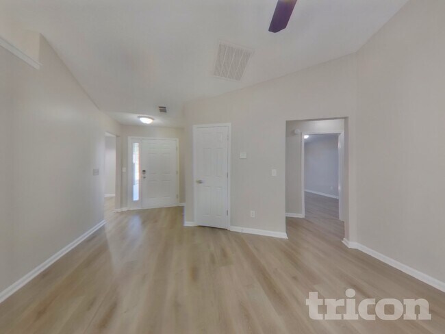 Foto del edificio - 130 N Greenfield Cir