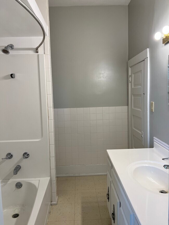 Master bath - 1335 6th Ave