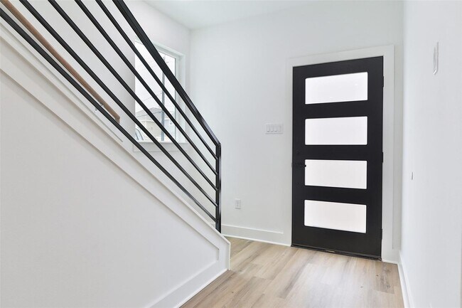 Building Photo - 8220 Bonaire St