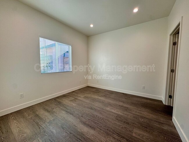 Foto del edificio - 6 Orange Dr