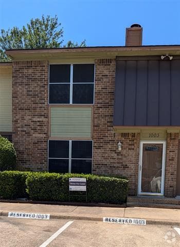Building Photo - 1003 Vedral Pl
