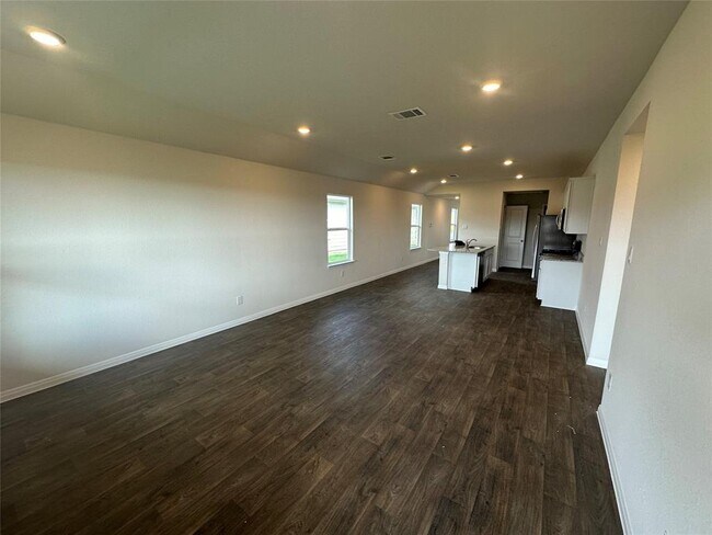 Building Photo - 563 Evergreen Sumac Lp