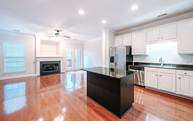 Building Photo - 1810 Brentwood Pointe