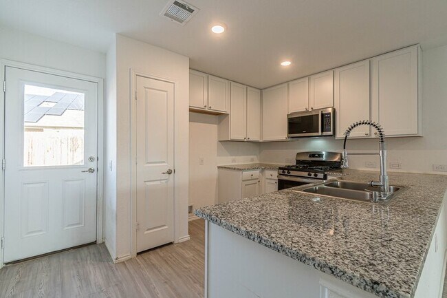 Building Photo - 5602 Willow Breeze