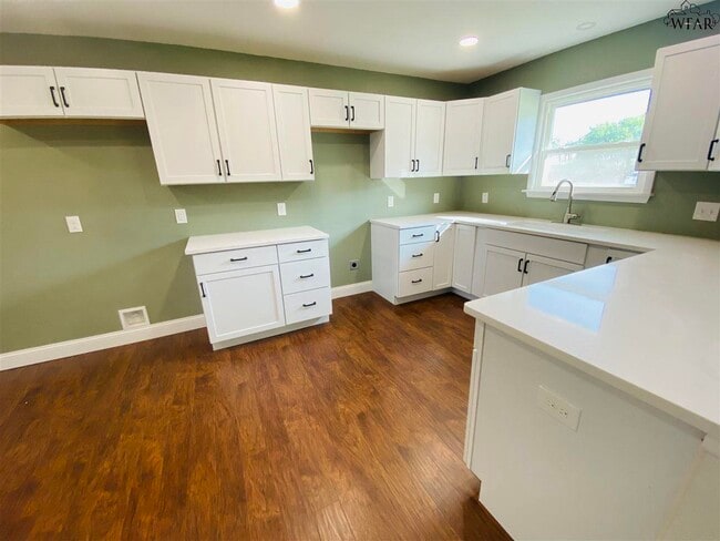 Building Photo - 4808 Alamo Dr