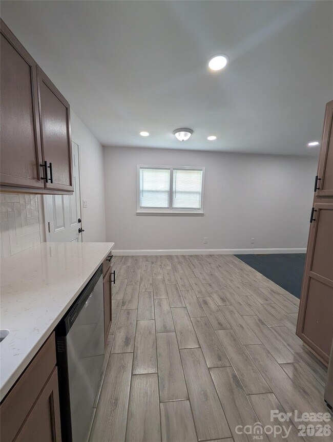 Foto del edificio - 2800 Dalecrest Dr
