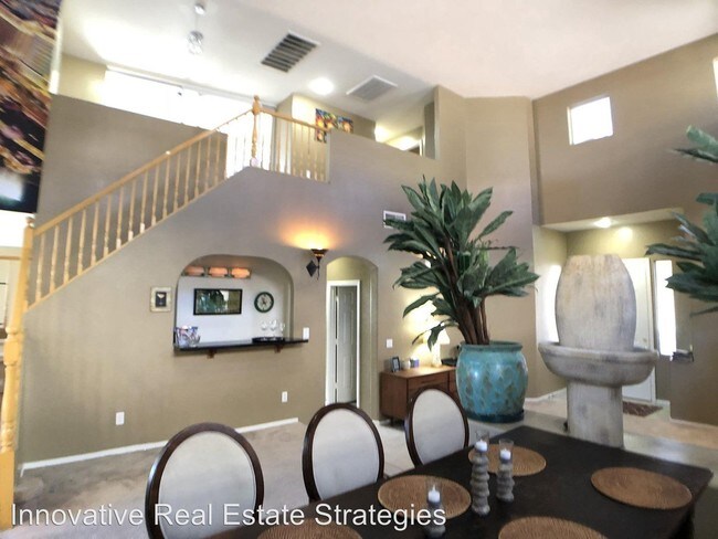 Building Photo - 4 br, 2.5 bath House - 3332 Crystal Tower