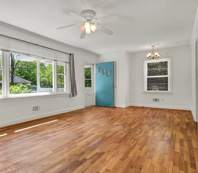 Building Photo - HINTON AVENUE - 3 Bedroom - Perfect for UN...