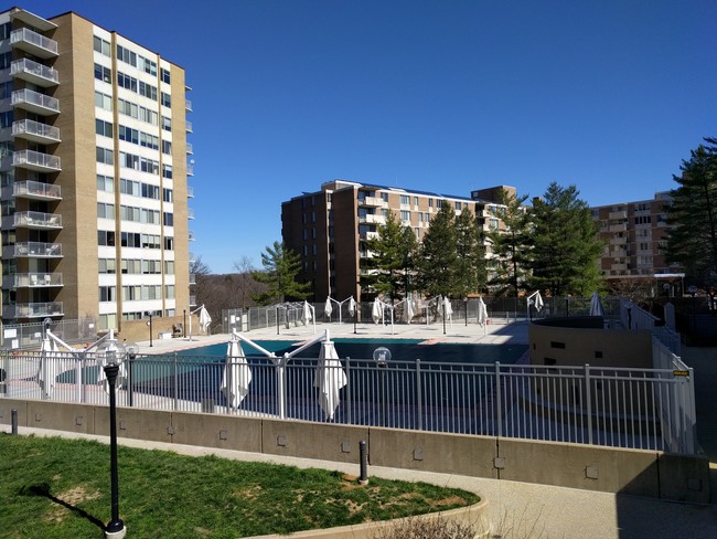 Building Photo - 3001 Veazey Terrace NW