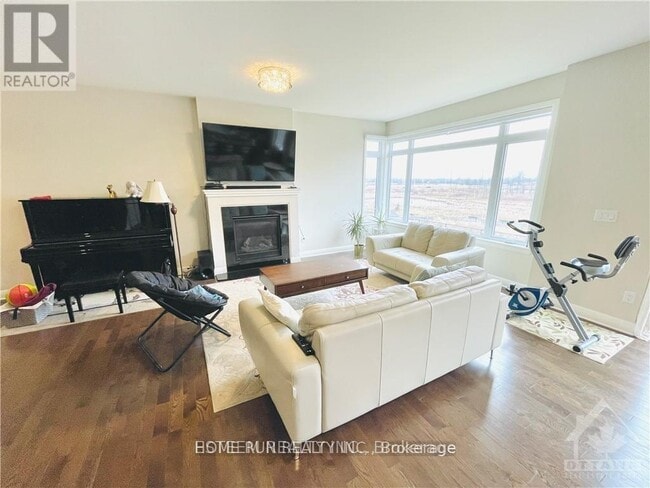 Building Photo - 126 Escarpment Cres