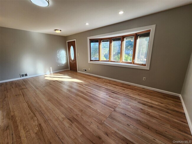 Building Photo - 373 Ehrhardt Rd