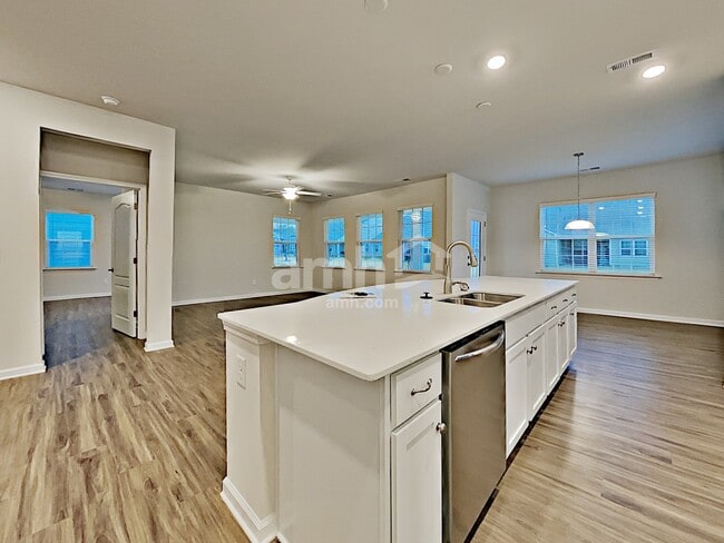 Foto del edificio - 14326 Hugh Dixon Way