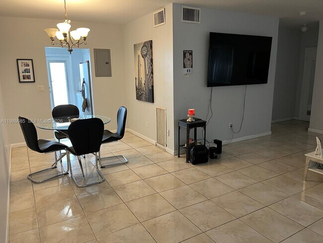 Foto del edificio - 462 Golden Isles Dr