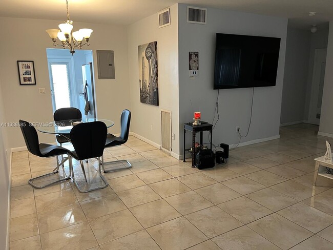 Building Photo - 462 Golden Isles Dr