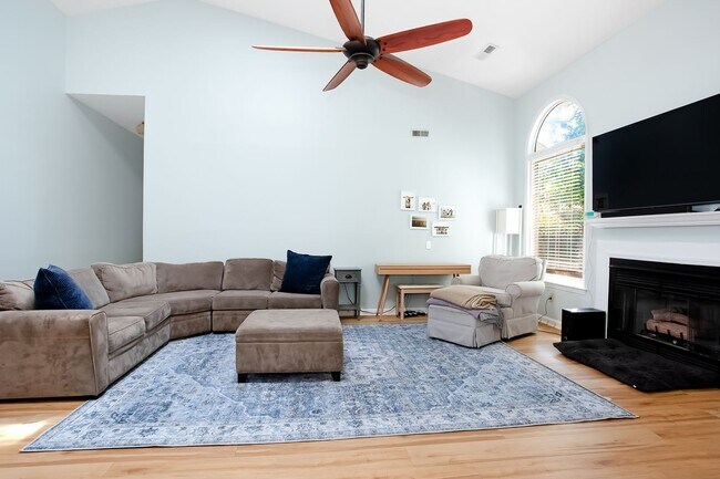 Foto del edificio - 6427 Green Arbor Ln