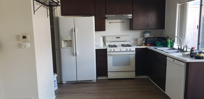 Foto del edificio - 725 Windwood Dr