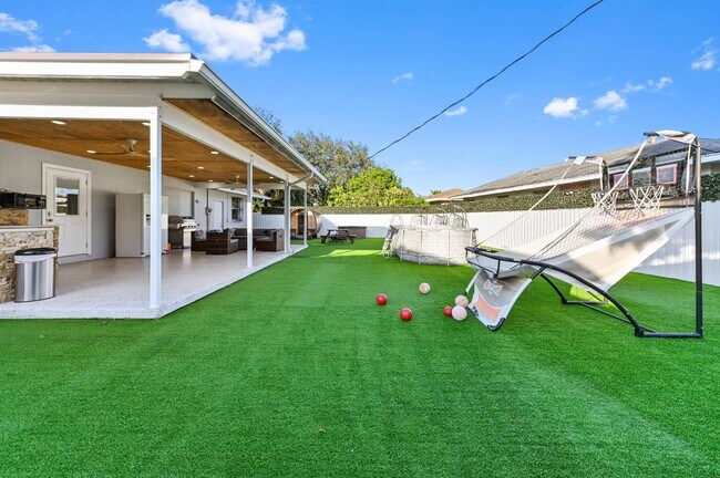 Foto del edificio - 2128 Dock St