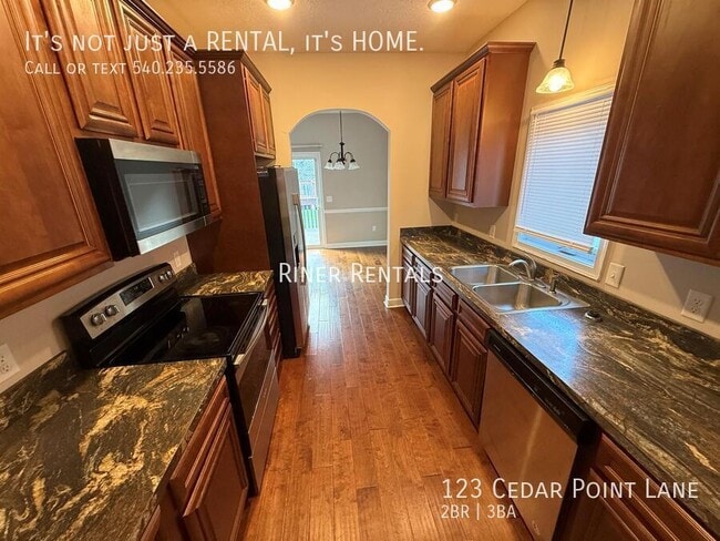 Foto del edificio - 123 Cedar Point Ln
