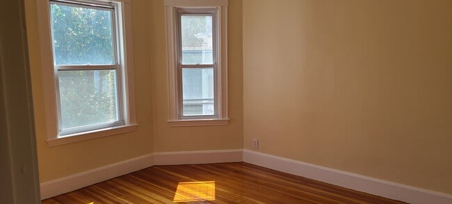 Building Photo - 10 Emrose Ter