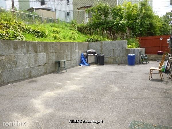 Foto del edificio - 3 br, 1 bath Apartment - 125 Perry Ave