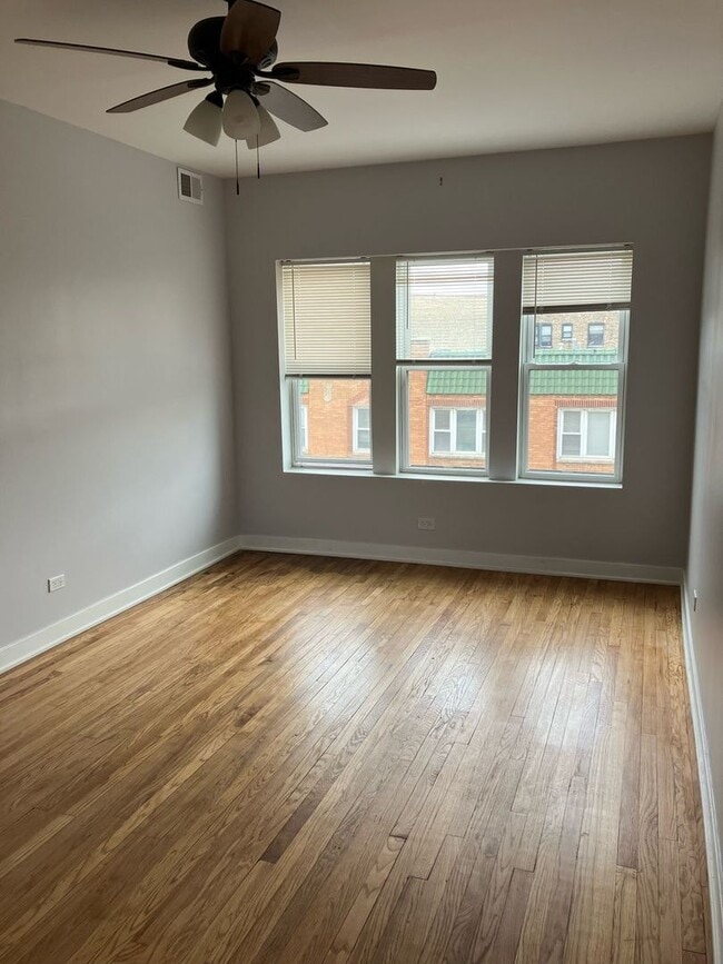 Foto del edificio - 4405 N Kimball Ave