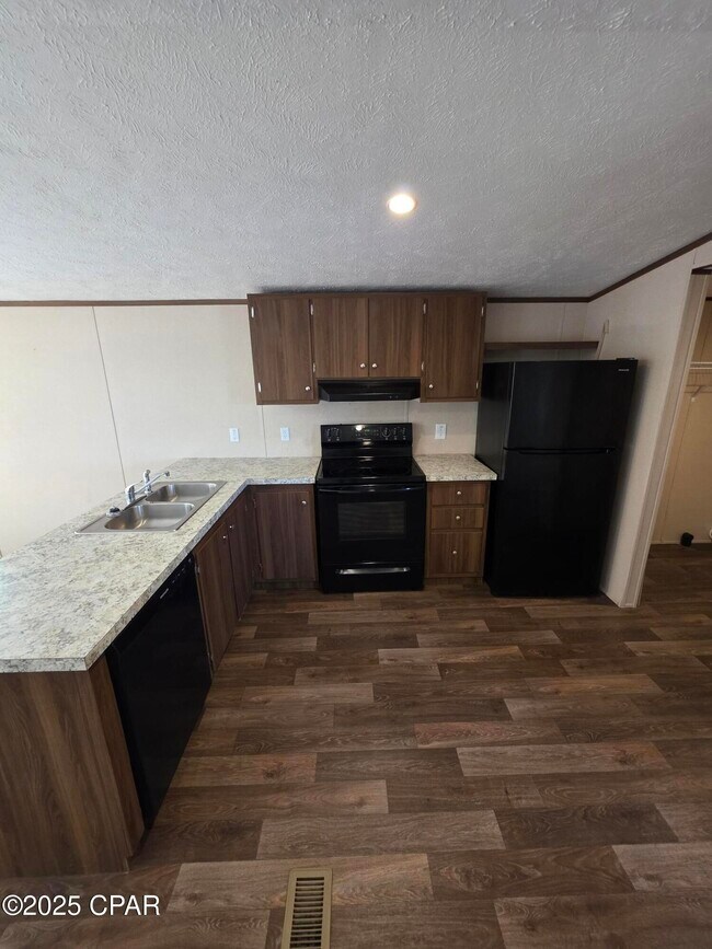 Foto del edificio - 5921 Nadine Rd