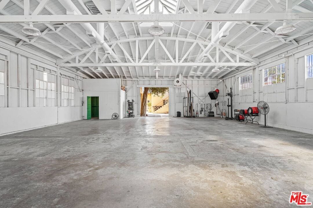 Primary Photo - 2618 E 54th St